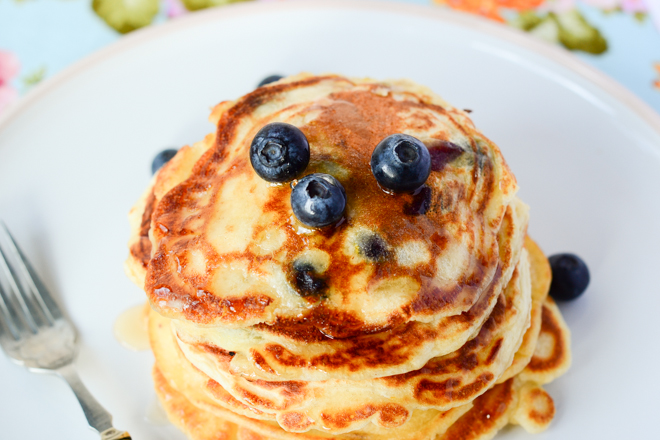 Clătite pufoase cu afine