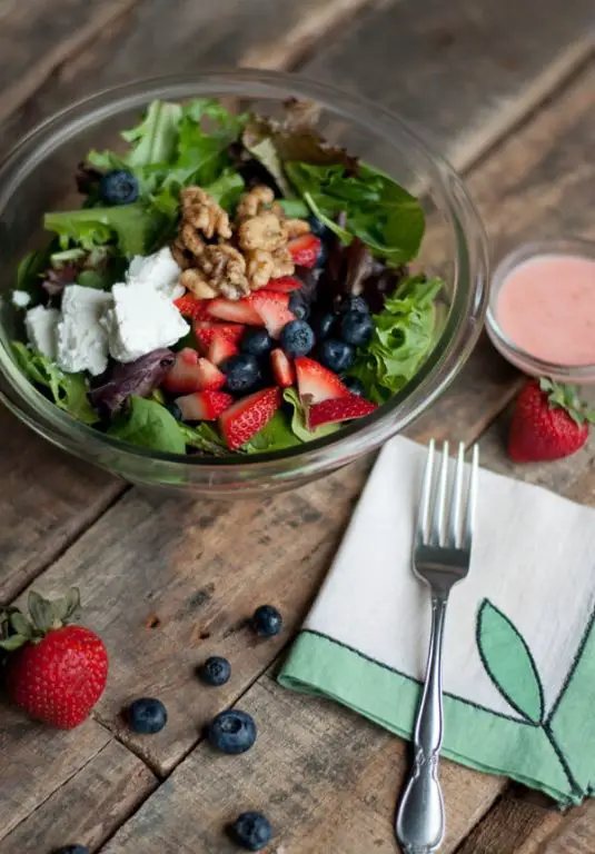 🥗 Salată cu Boysenberry și nuci