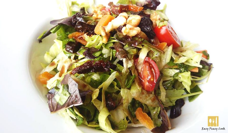 🥗 Salată cu Moșmon japonez și nuci