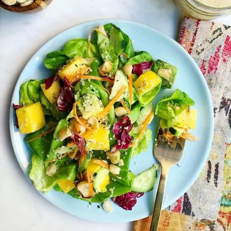 🥗 Salată cu Mango și nuci
