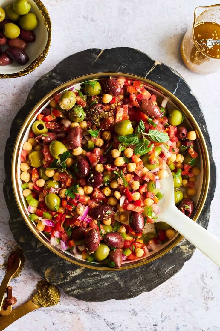 🥗 Salată cu Măslină și nuci