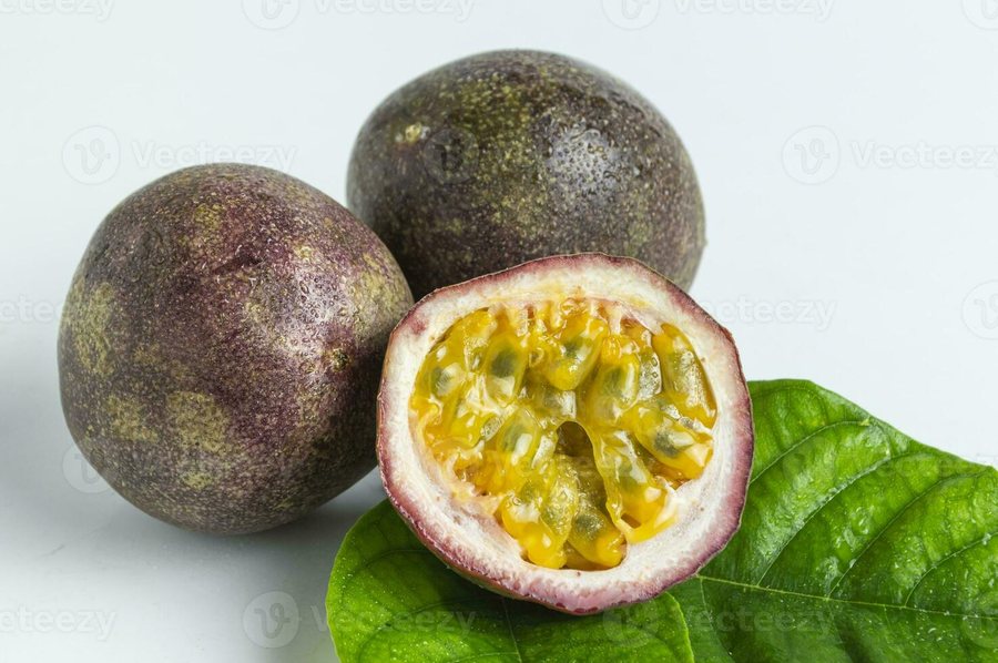 Fructul pasiunii (Passiflora edulis)