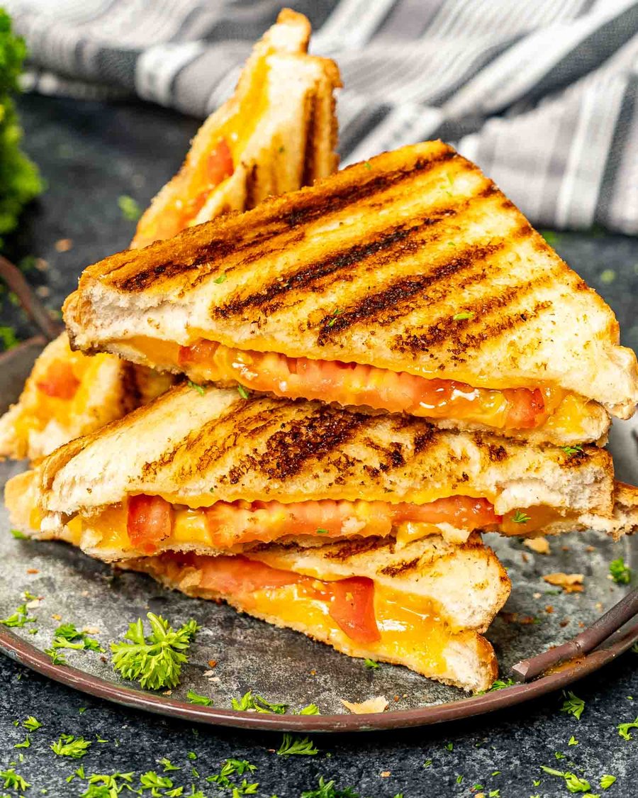🥪 Sandviș cu brânză și Salak