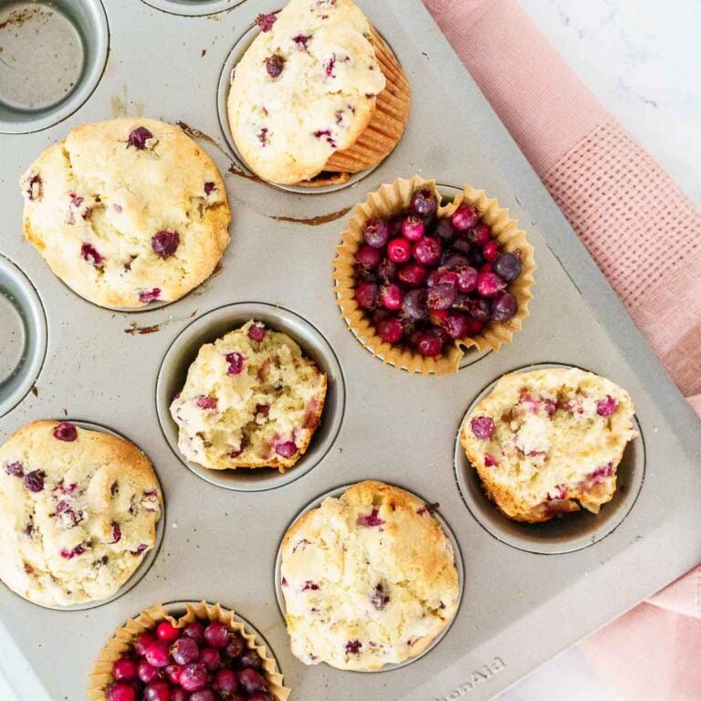 🧁 Muffins cu Pom cu stafide