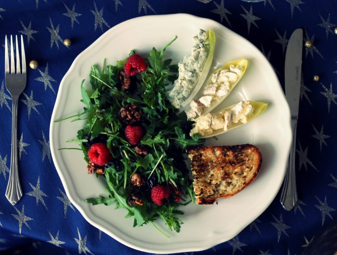 Salată de rucola cu zmeură și nuci