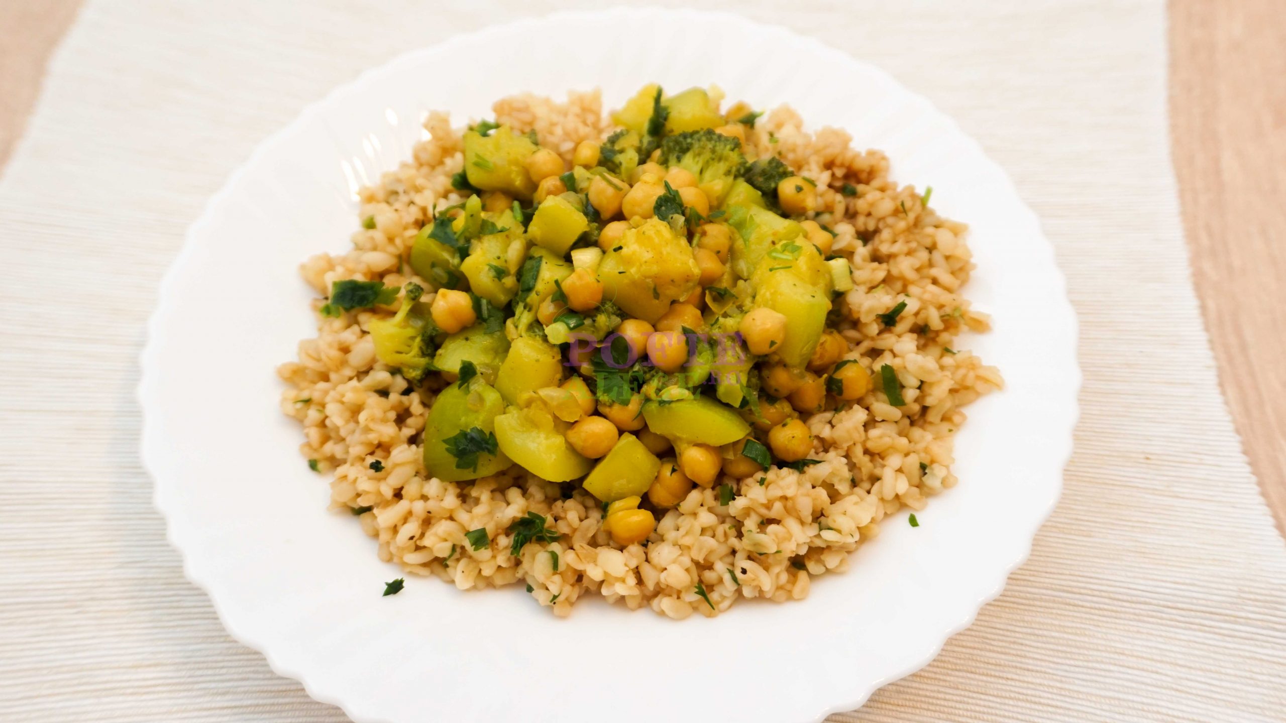 Curry cu broccoli și năut