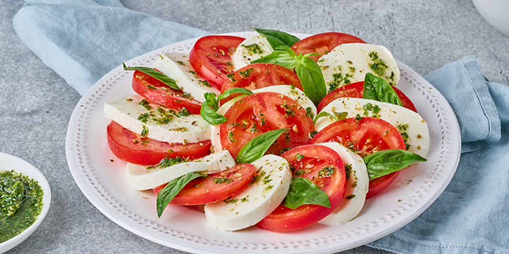 Salata  Caprese Cu Busuioc