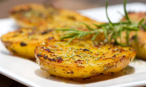 Cartofi prăjiți în stil rustic