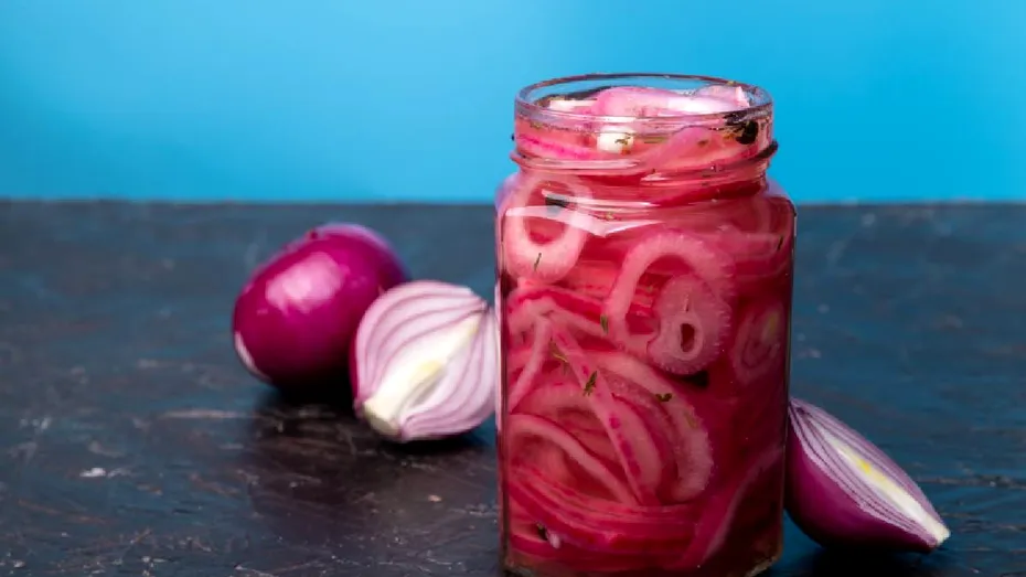 Ceapă murată (Pickled onions)