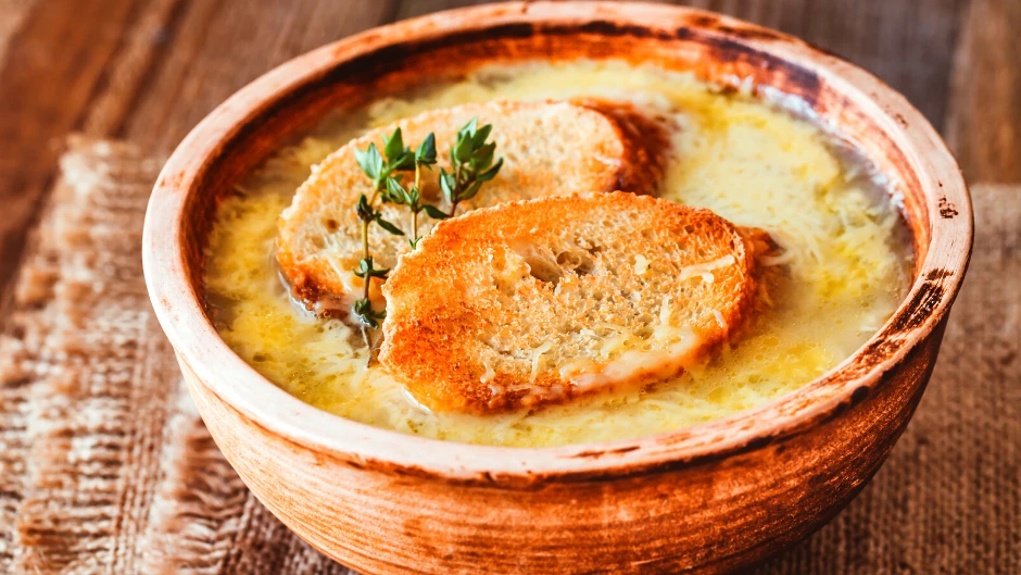 Supă franceză de ceapă (Soupe à l’oignon)