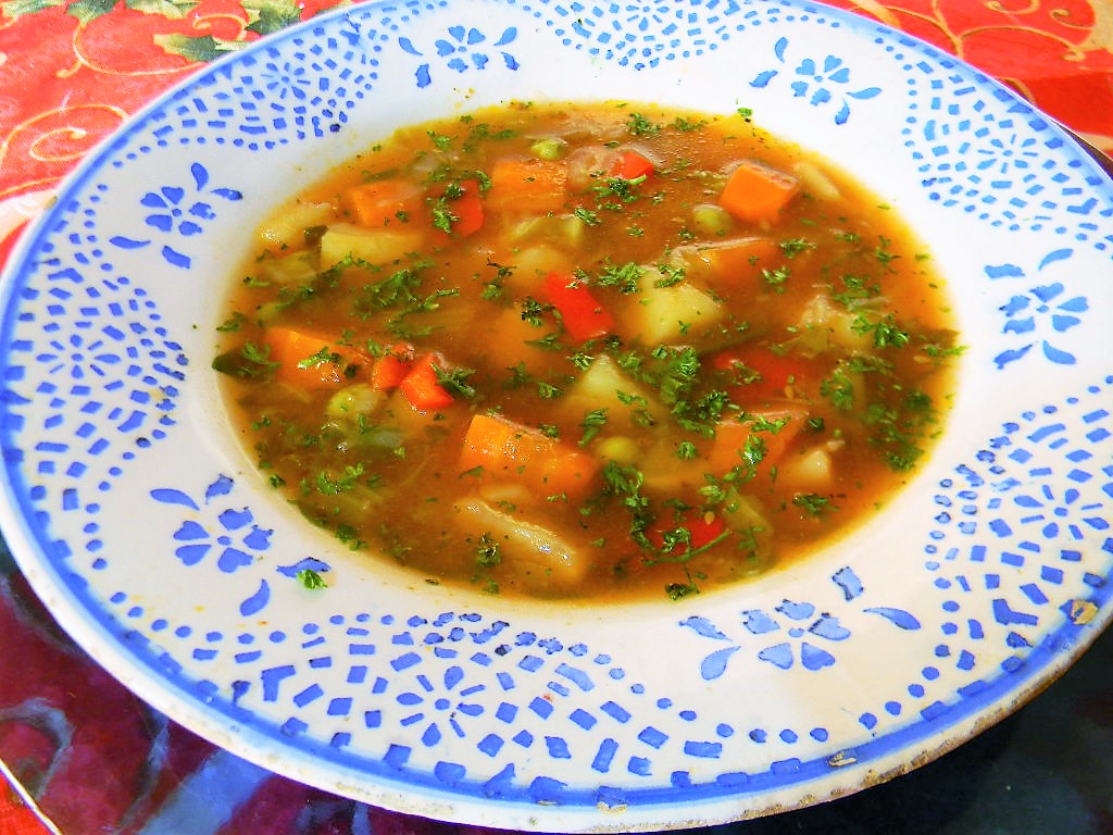 Овощной суп с любистком