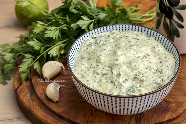 Сливочный соус с любистком