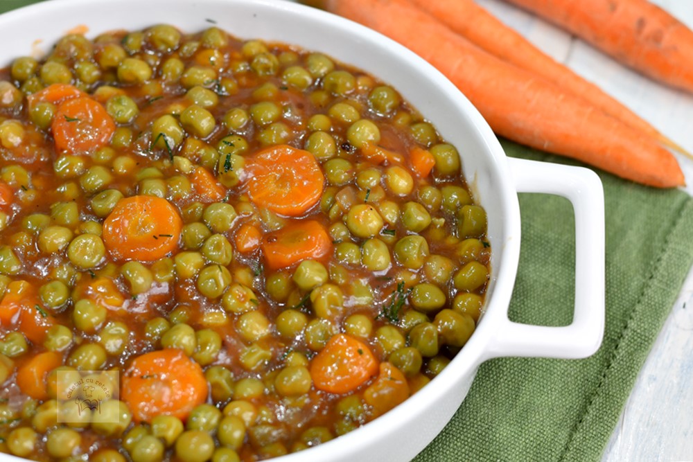 Рагу из гороха с морковью