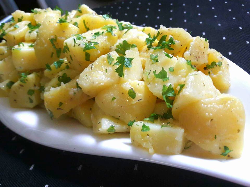 Cartofi natur cu pătrunjel