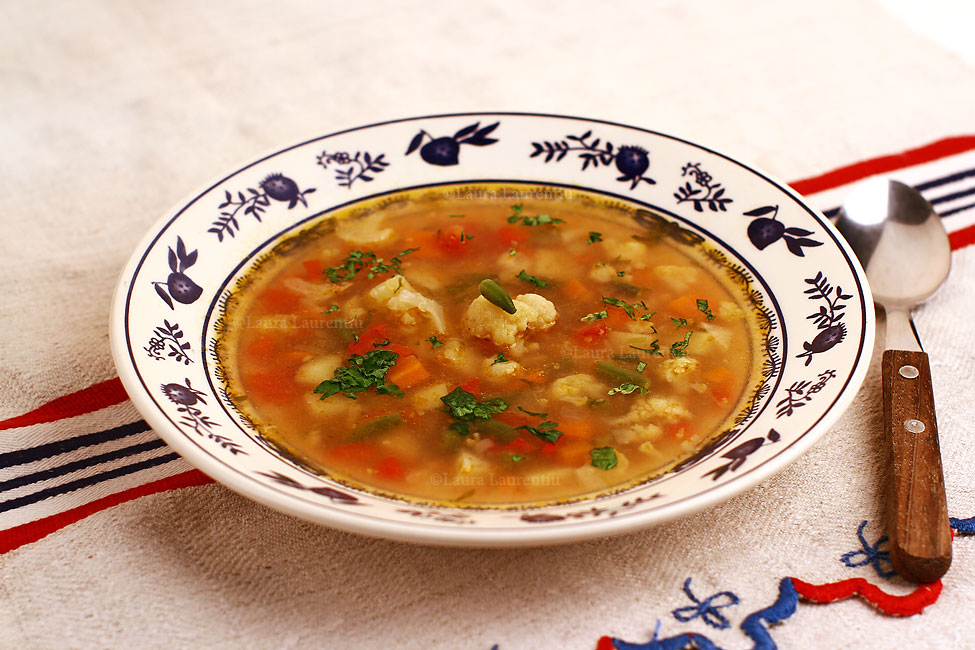 Ciorbă de legume cu pătrunjel