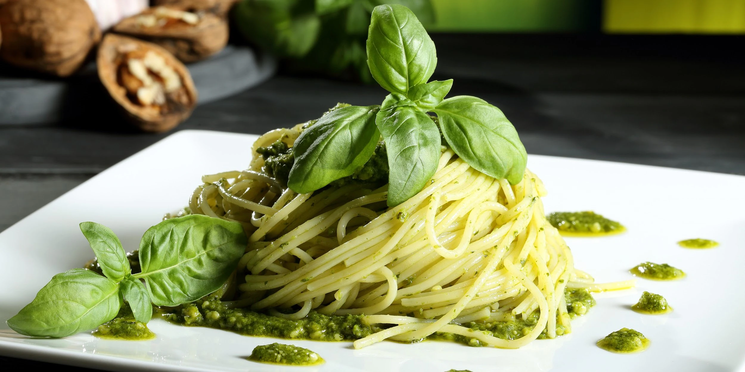 Spaghete cu pesto, spanac și parmezan