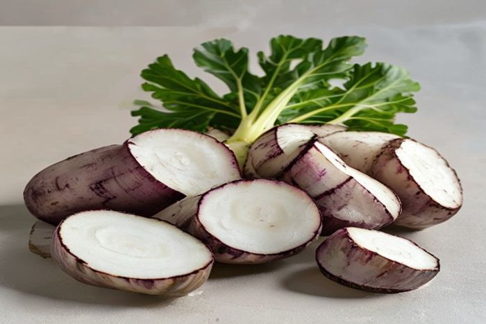 Taro (Colocasia esculenta)