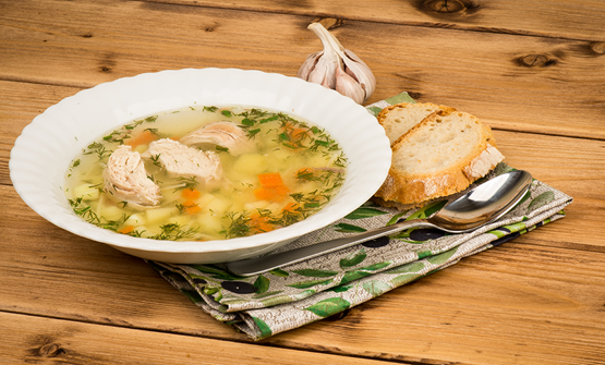 Supă clară de pui cu țelină rădăcină