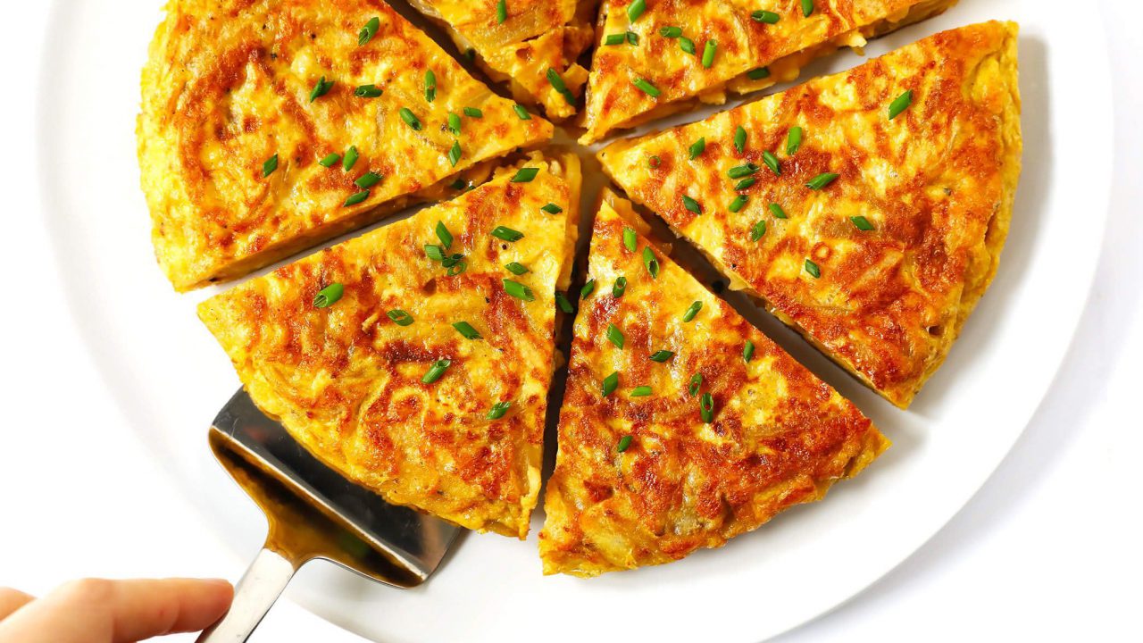 Omletă cu usturoi și verdețuri