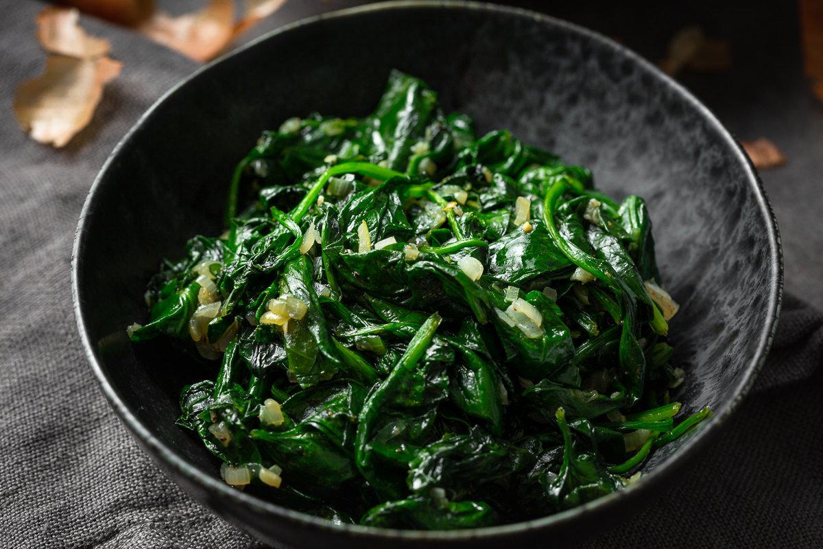 Spanac sotat cu usturoi