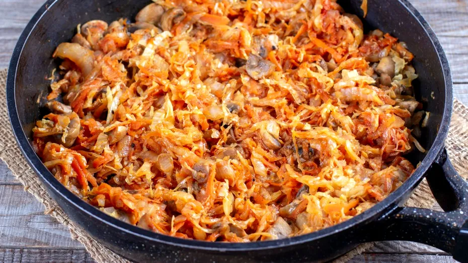 Тушёная капуста с грибами