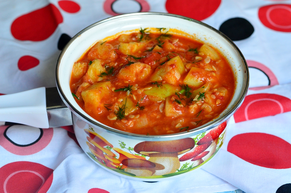 Zucchini Stew with Tomatoes and Onion