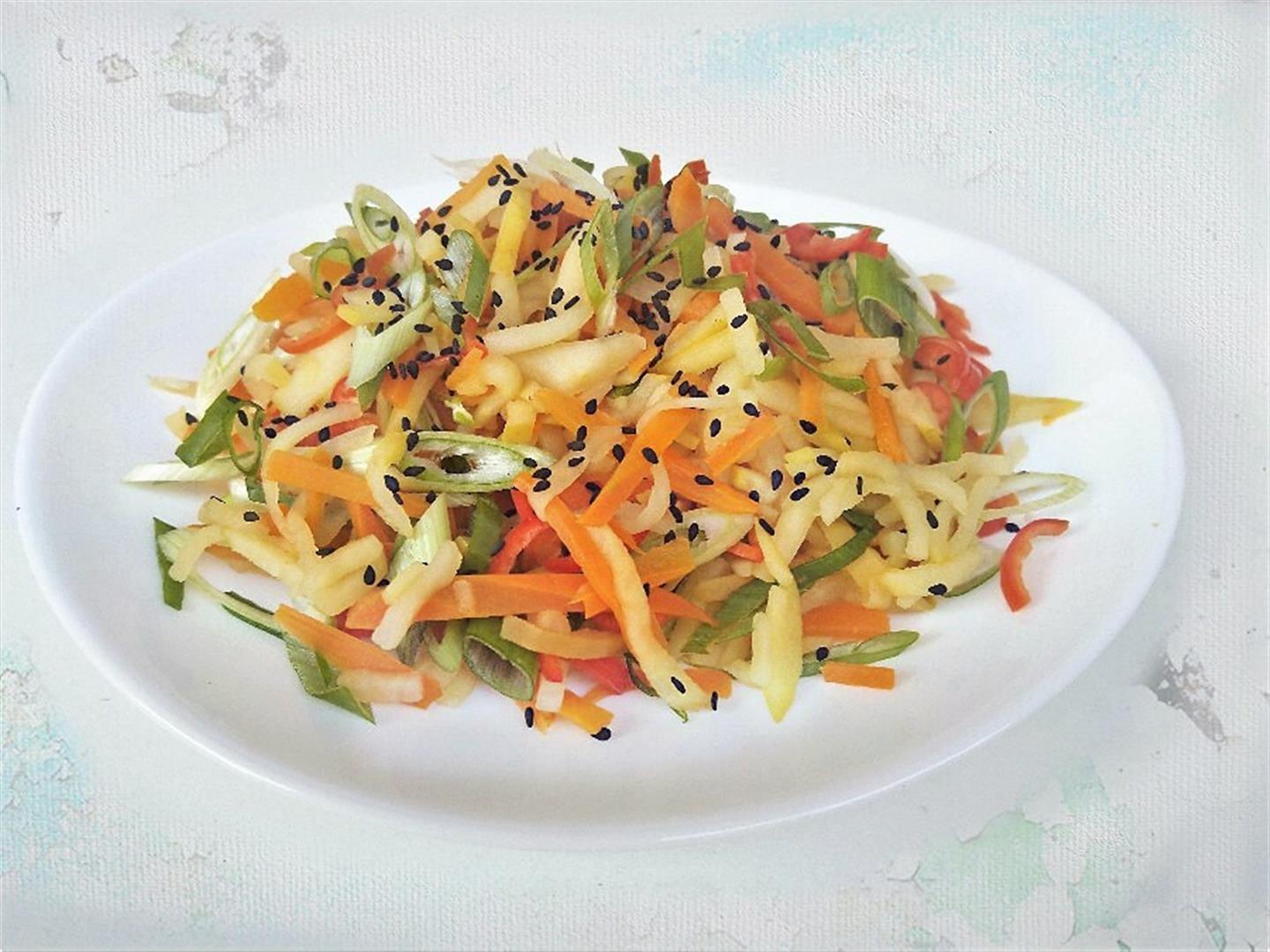 Салат из моркови и яблок