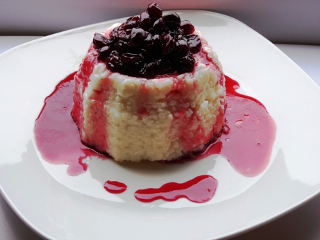 Orez cu lapte și sos de vișine